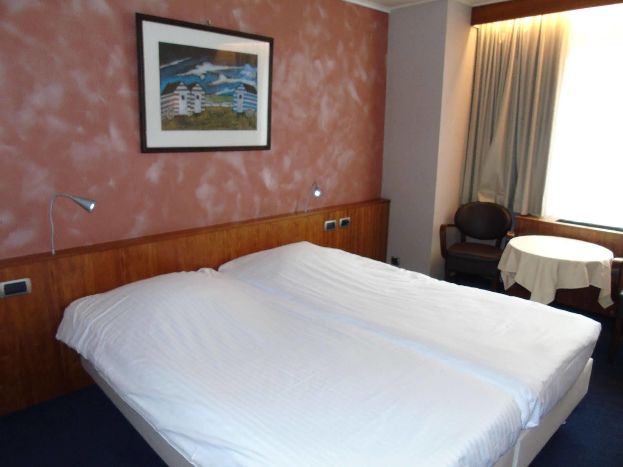 Hotel Pacific ออสเทนด์ ภายนอก รูปภาพ